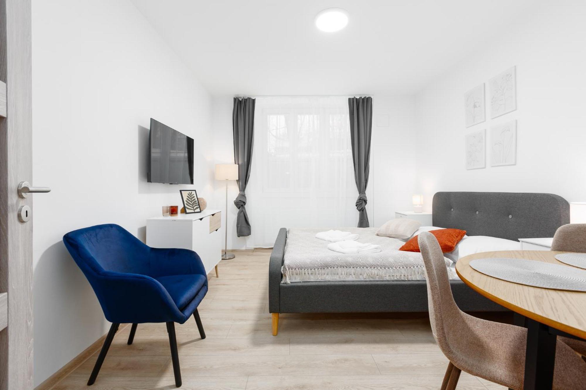 2 Bedrooms Near The Metro * Praga